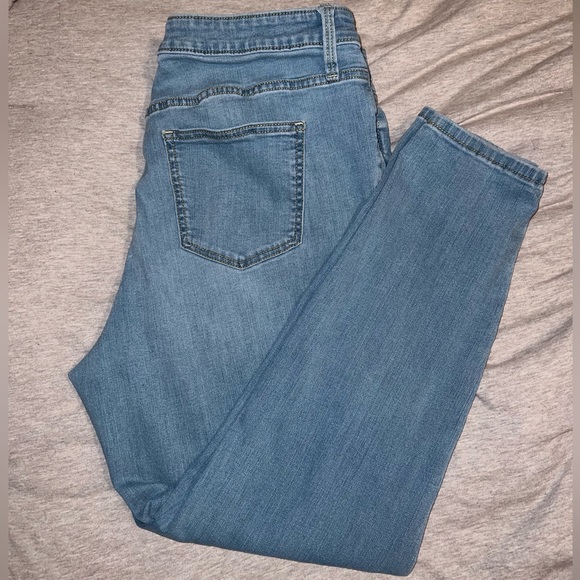 Ava & Viv Light Wash Skinny Jean - Picture 1 of 2